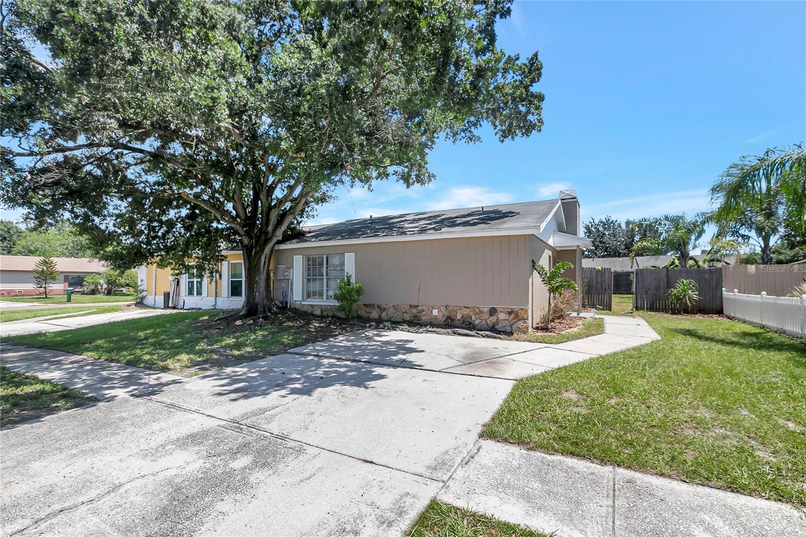 1212 COOLMONT DR, Brandon FL 33511