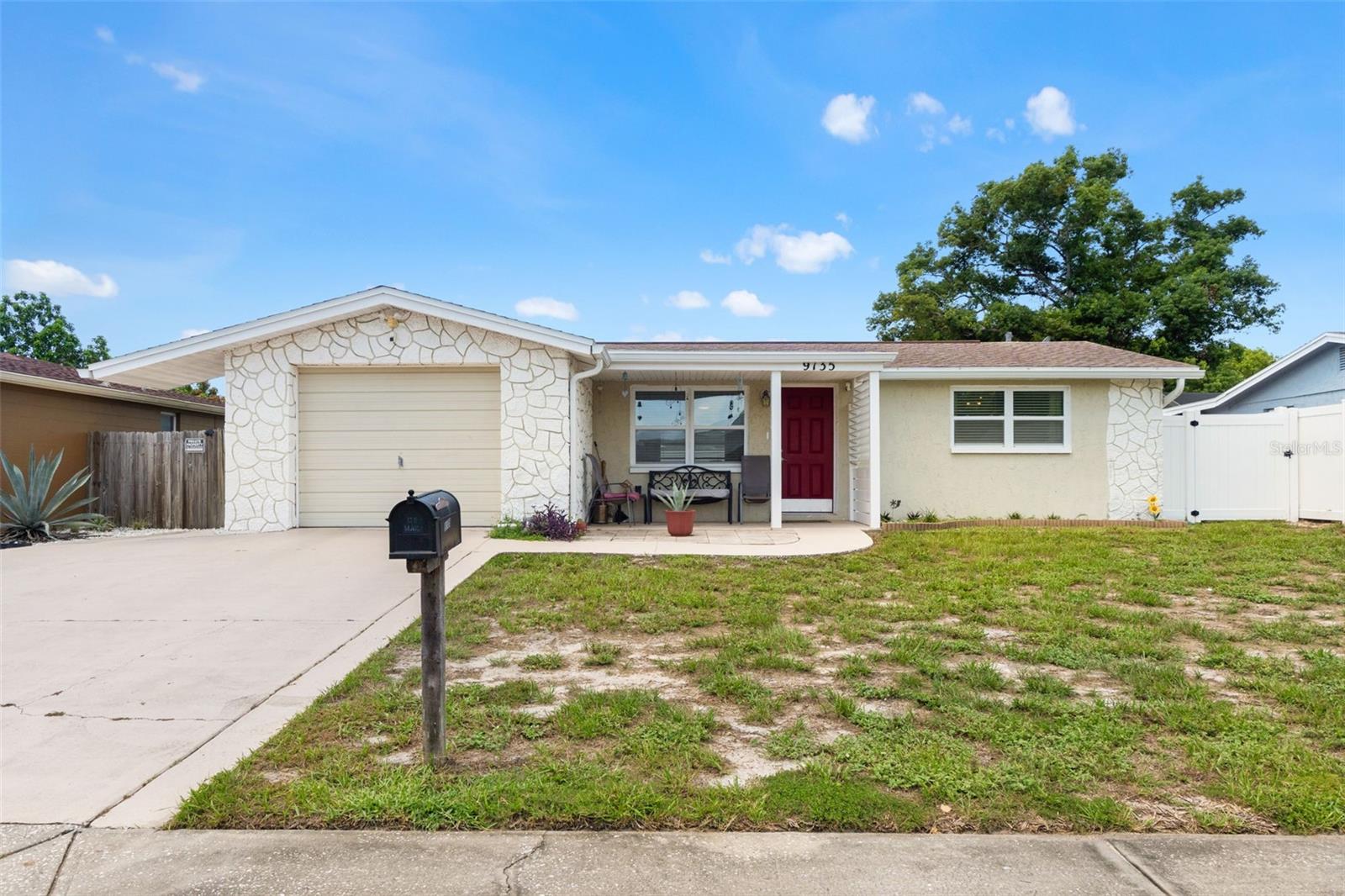 9135 HERMITAGE LN, Port Richey FL 34668
