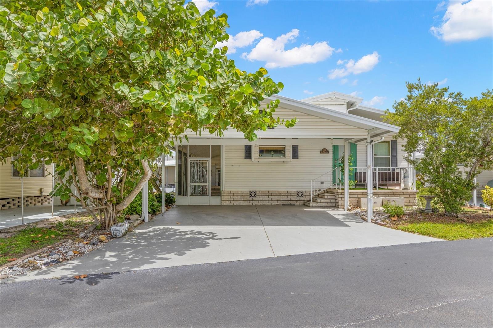357 MOUNT SAXON AVE NE #323, St Petersburg FL 33702