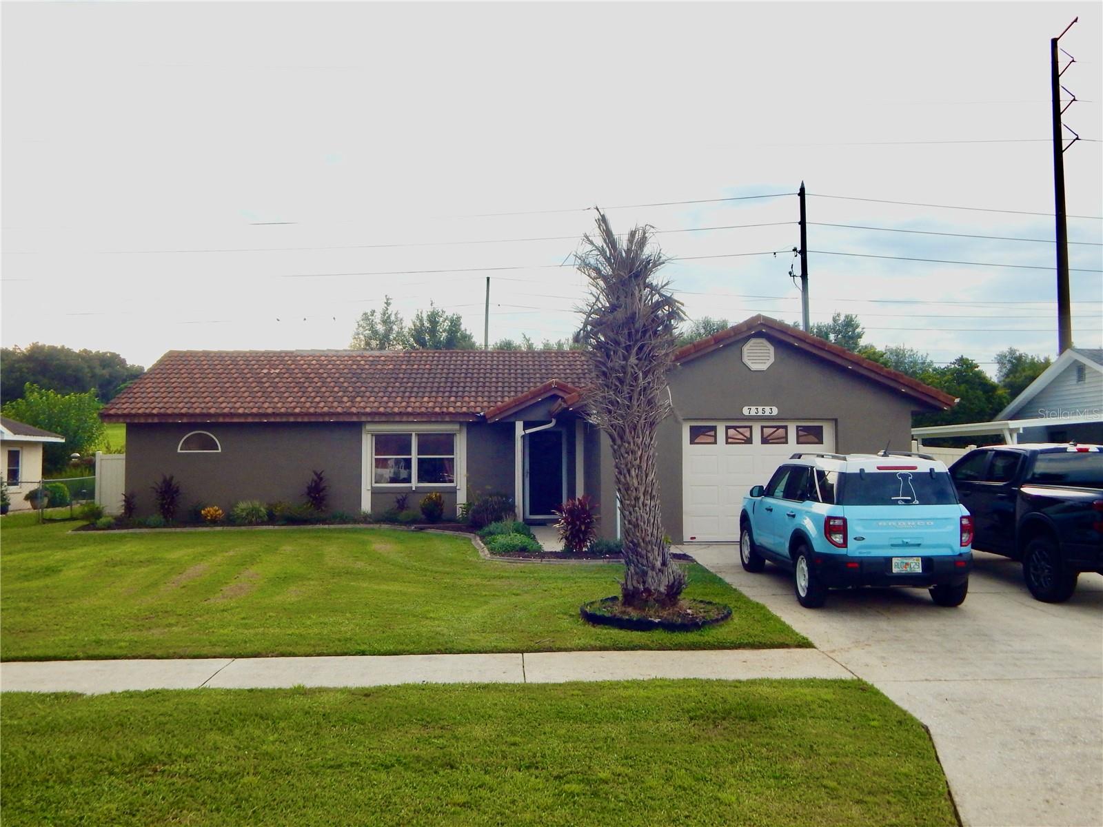 7353 APPLEGATE DR, Zephyrhills FL 33540