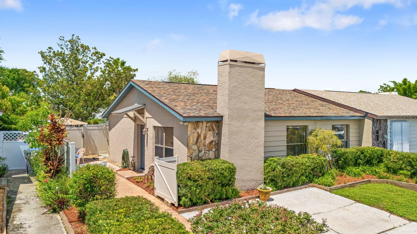 1205 MOHRLAKE DR, Brandon FL 33511