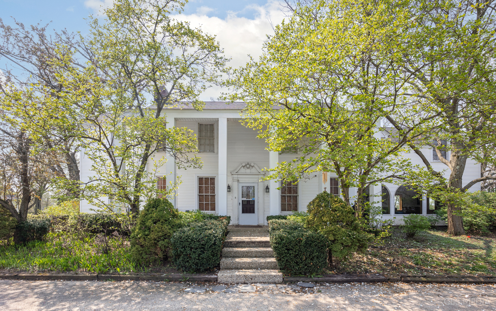 220 Honey Lake Court, North Barrington IL 60010