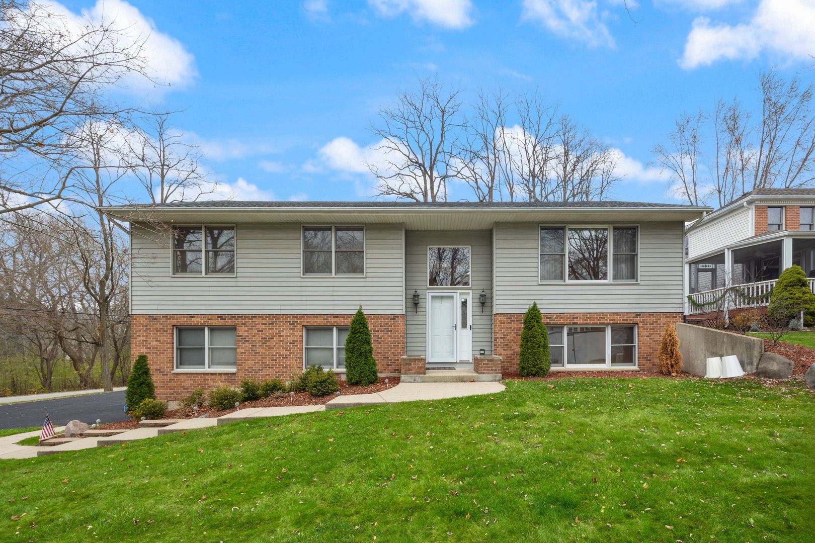 727 OLD HUNT Road, Fox River Grove IL 60021