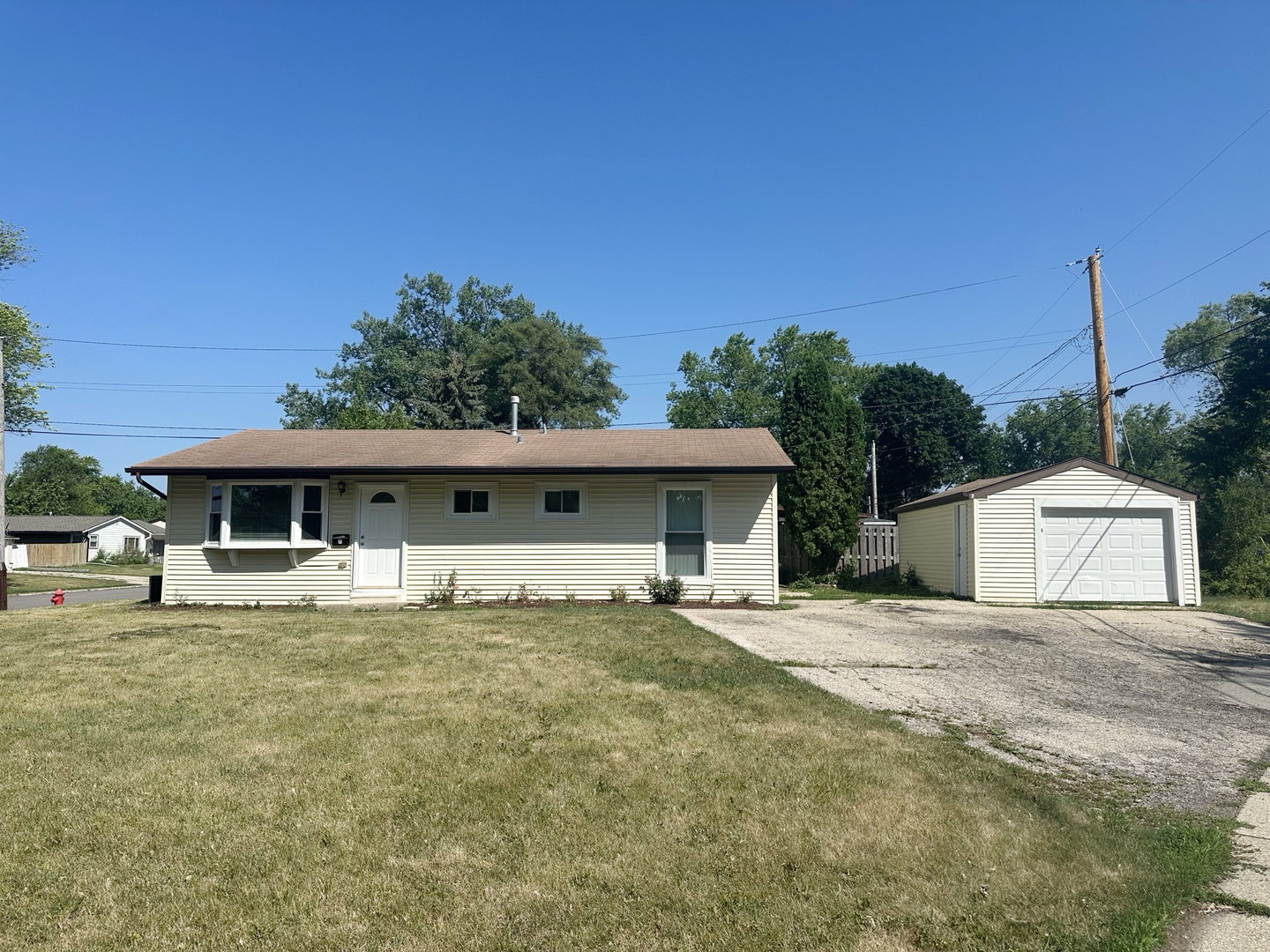 7 Austin Avenue, Carpentersville IL 60110