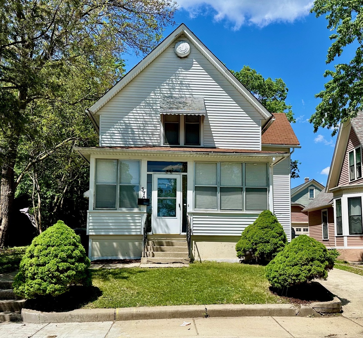 370 North Street, Elgin IL 60120