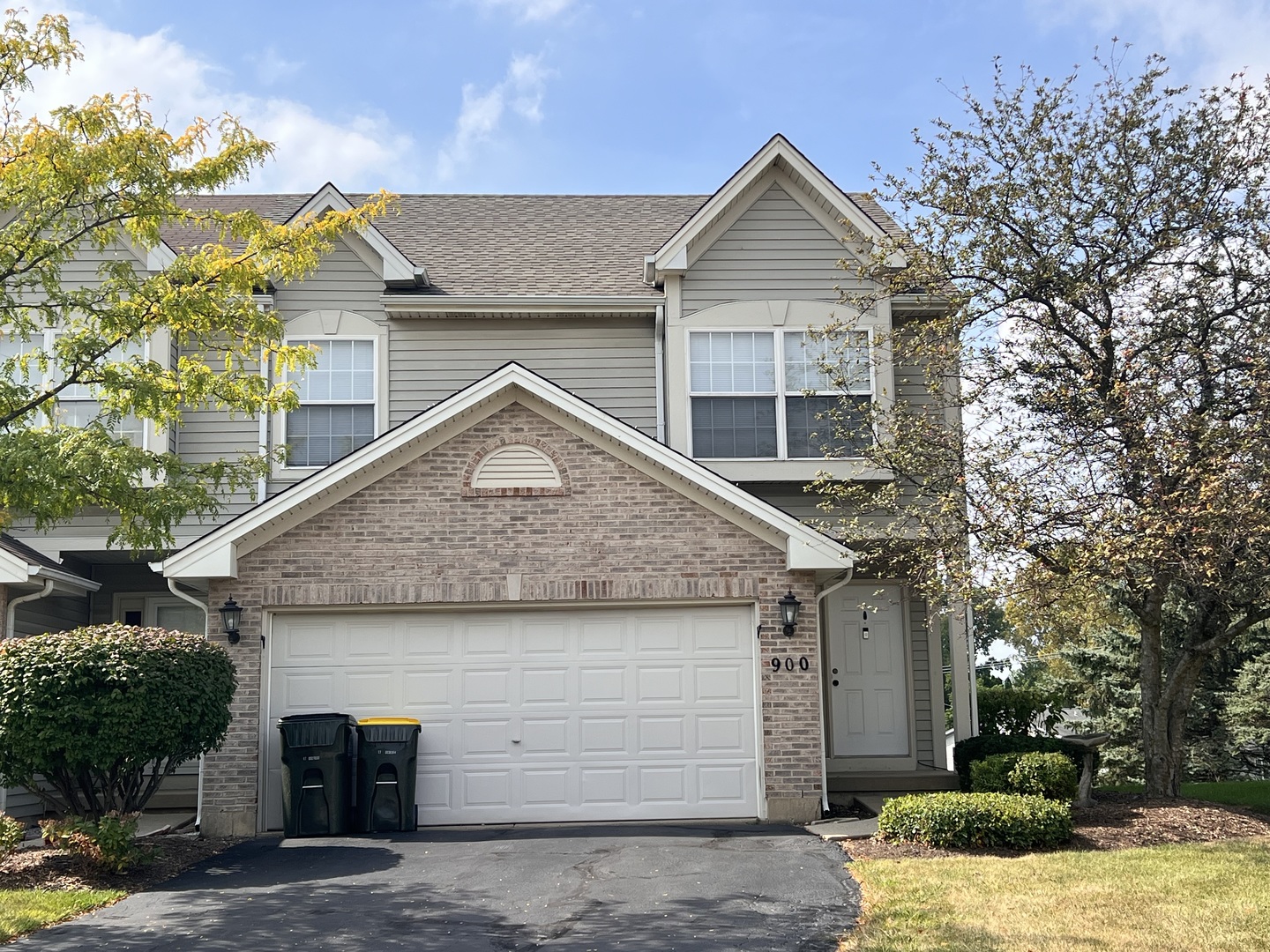 900 Windstone Court, Lake In The Hills IL 60156
