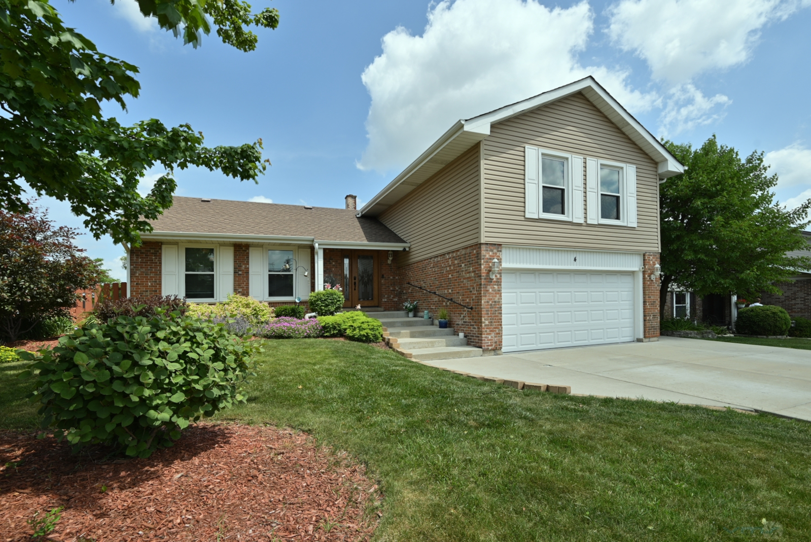 4 Kingsport Drive, Schaumburg IL 60193