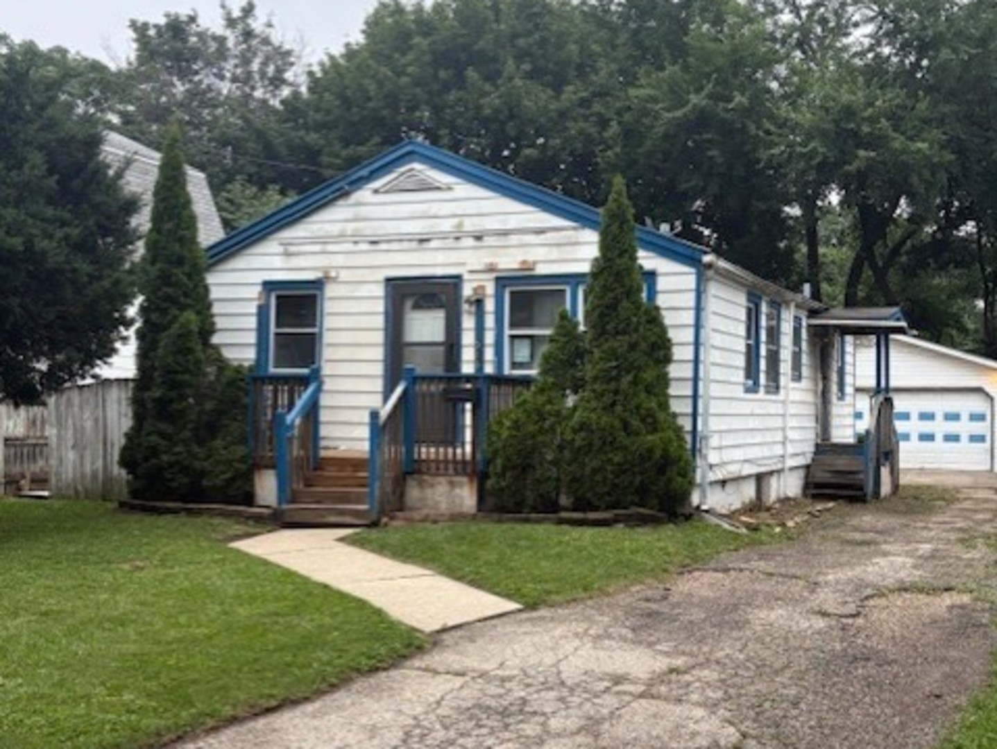 915 S Liberty Street, Elgin IL 60120