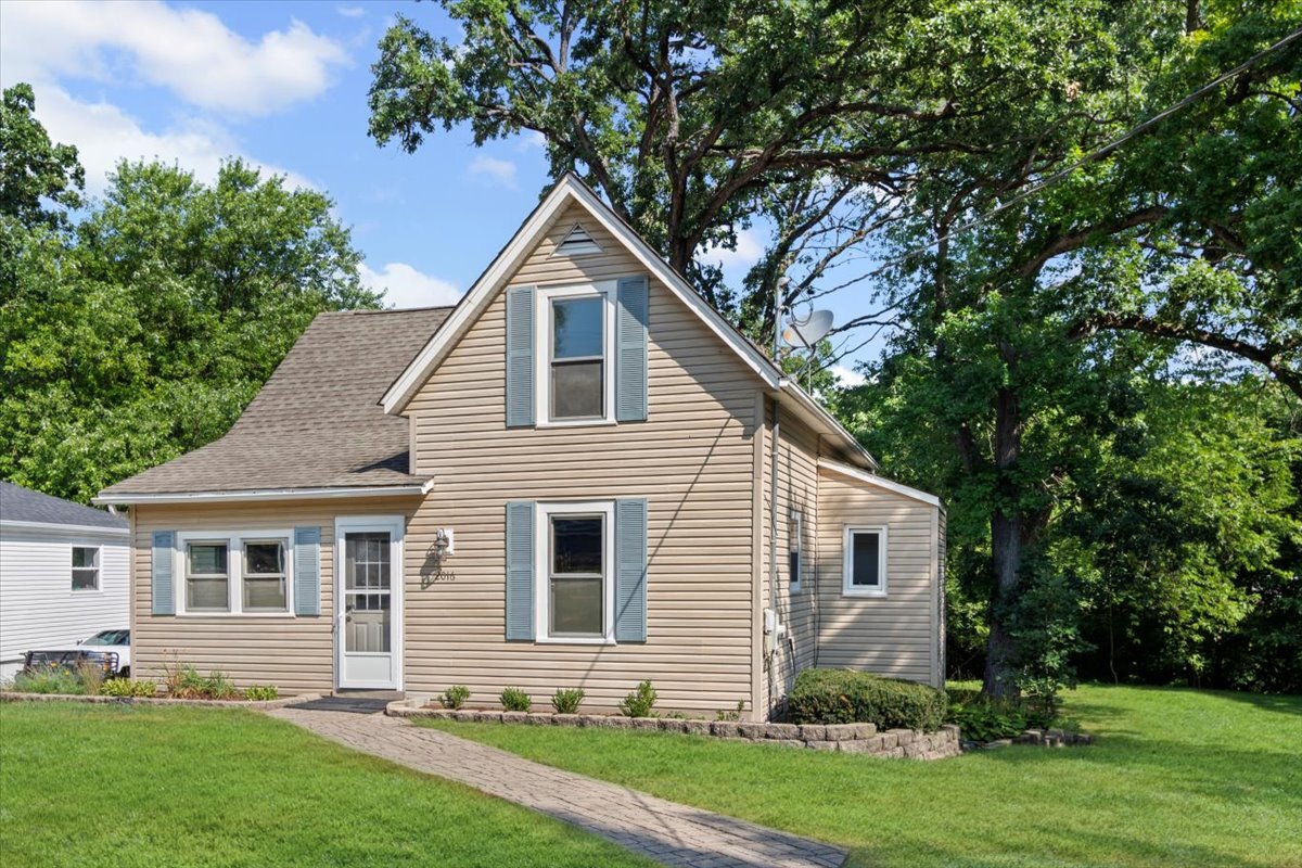 2016 Grove Lane, Cary IL 60013