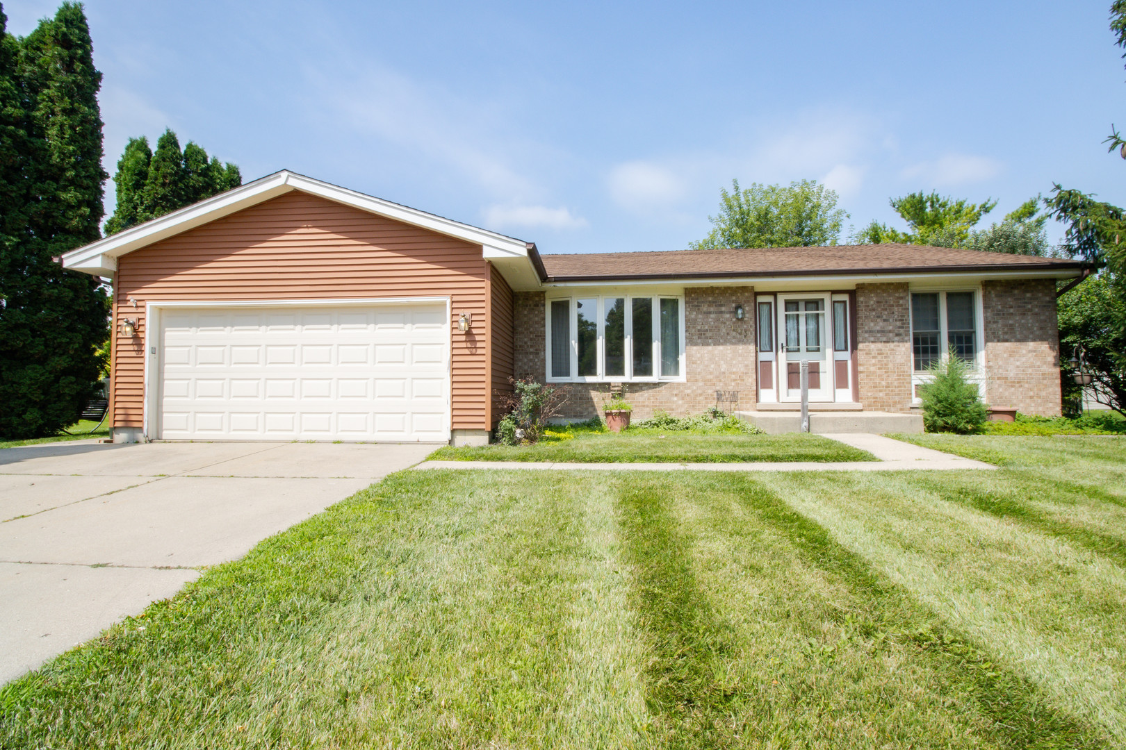 1413 Scully Drive, Mchenry IL 60050