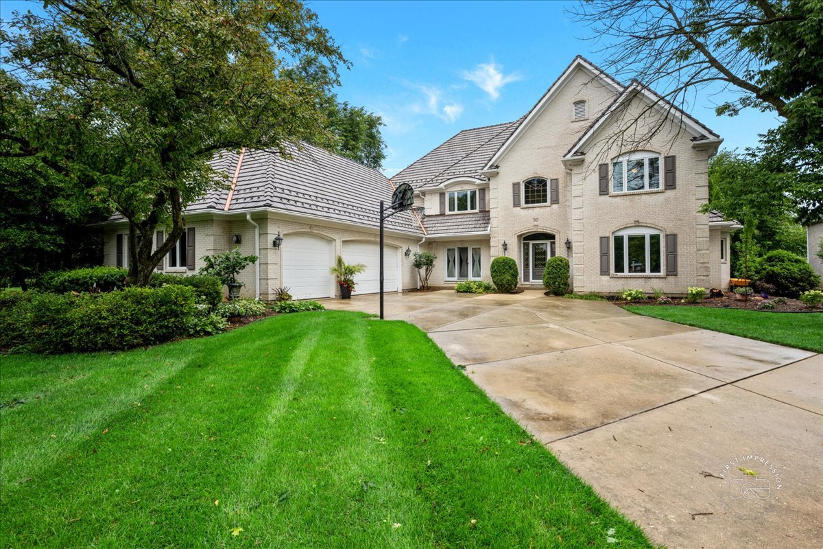 36 Oak Bluff Court, Naperville IL 60565