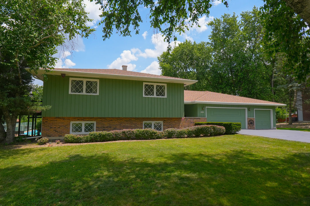 10S125 Springbrook Drive, Naperville IL 60565