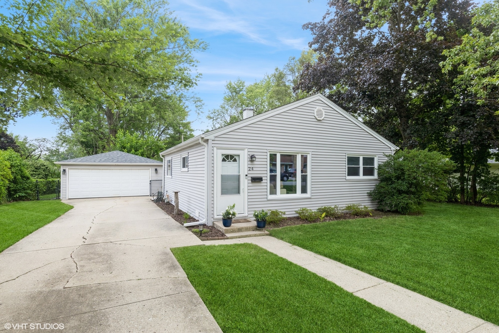 24 Johnathan Road, Lake Zurich IL 60047