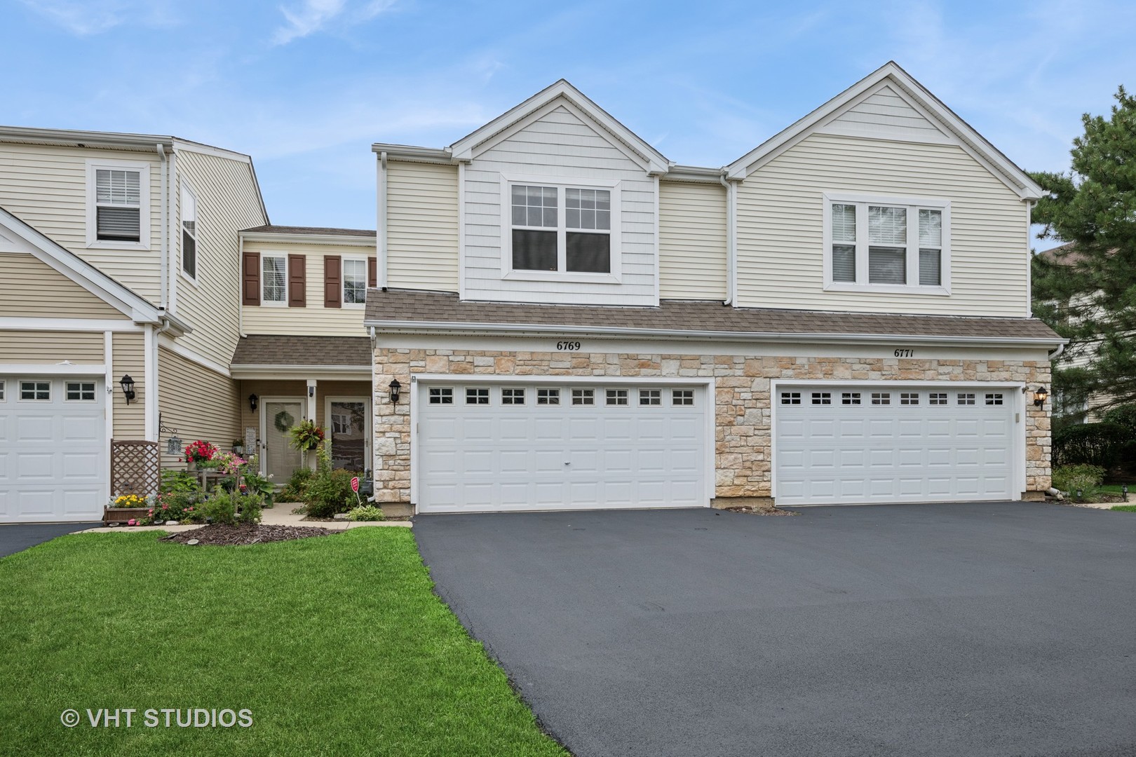 6769 Slate Drive, Carpentersville IL 60110