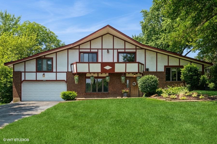 8N530 Gingerwood Lane, Elgin IL 60124