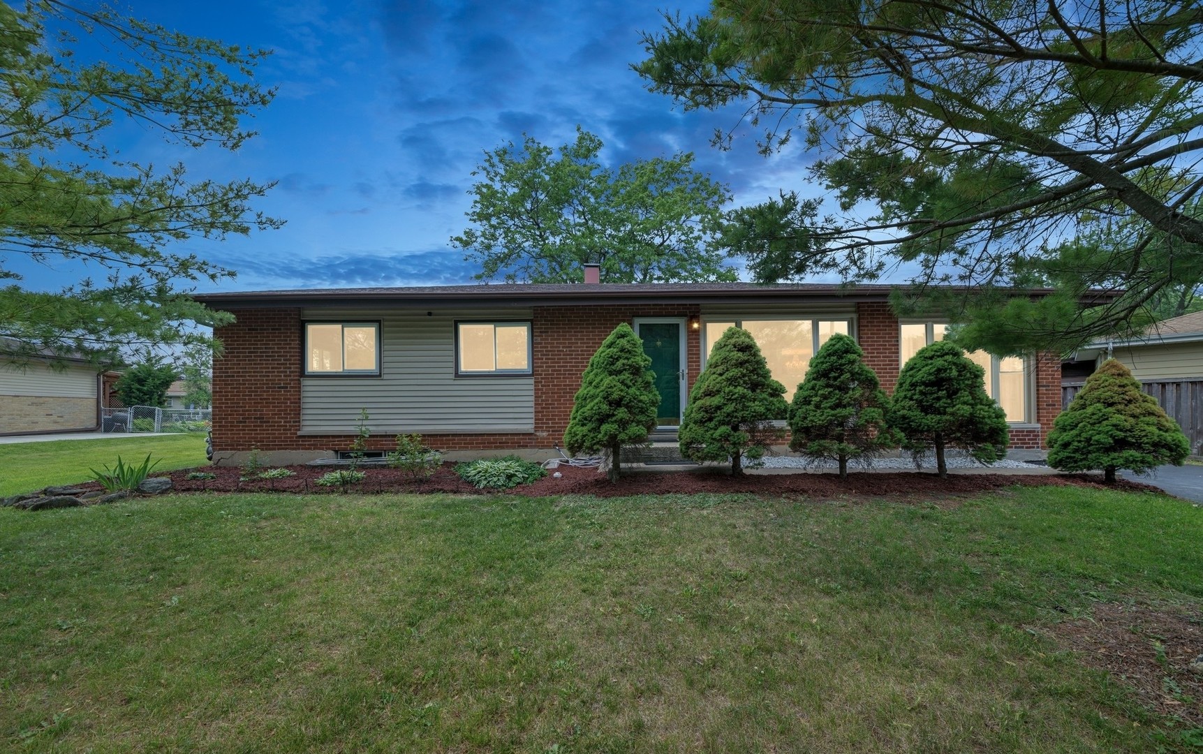 320 PLEASANT Street, Hoffman Estates IL 60169
