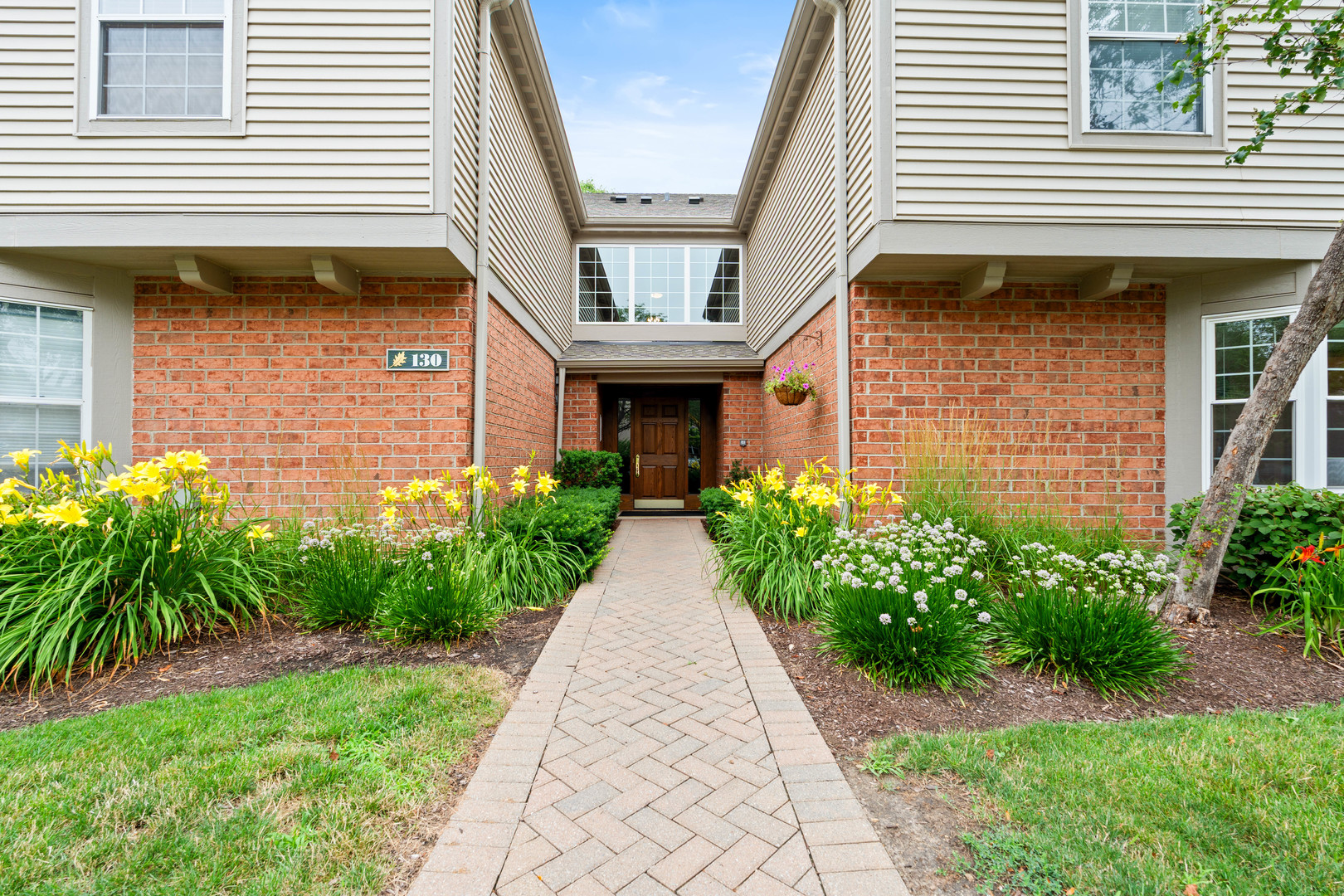 130 Crest Wood Court Unit 1, Schaumburg IL 60195