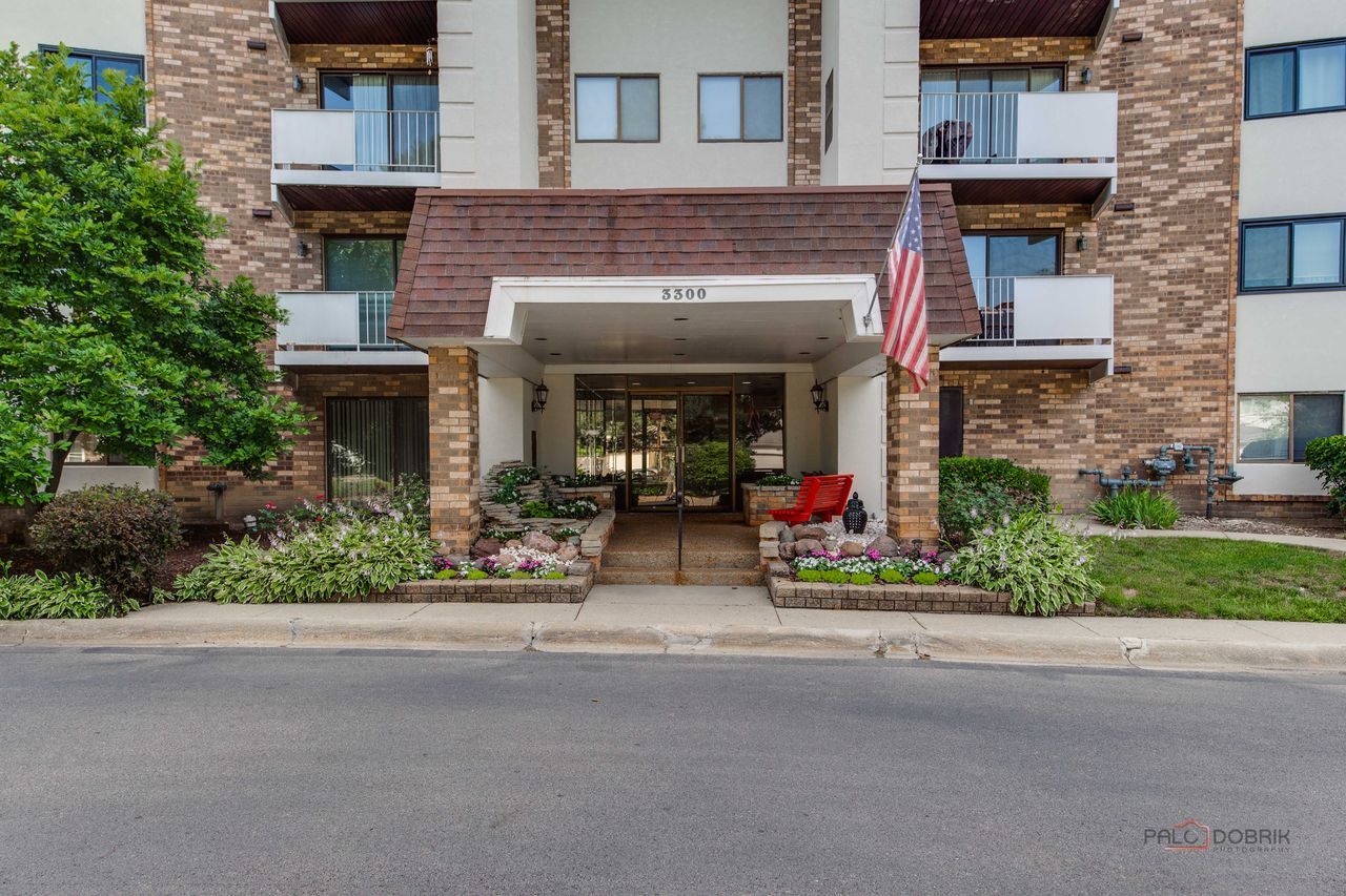 3300 N Carriageway Drive Unit 317, Arlington Heights IL 60004