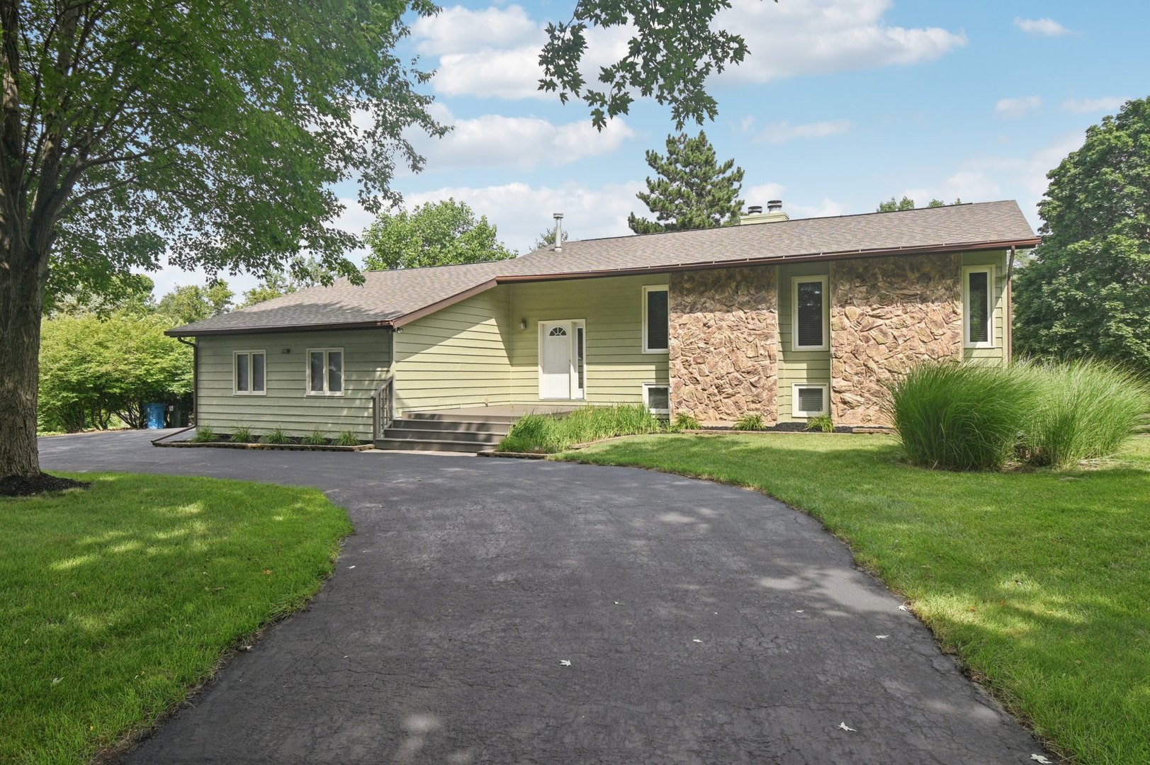 38W608 Sunvale Drive, Elgin IL 60124
