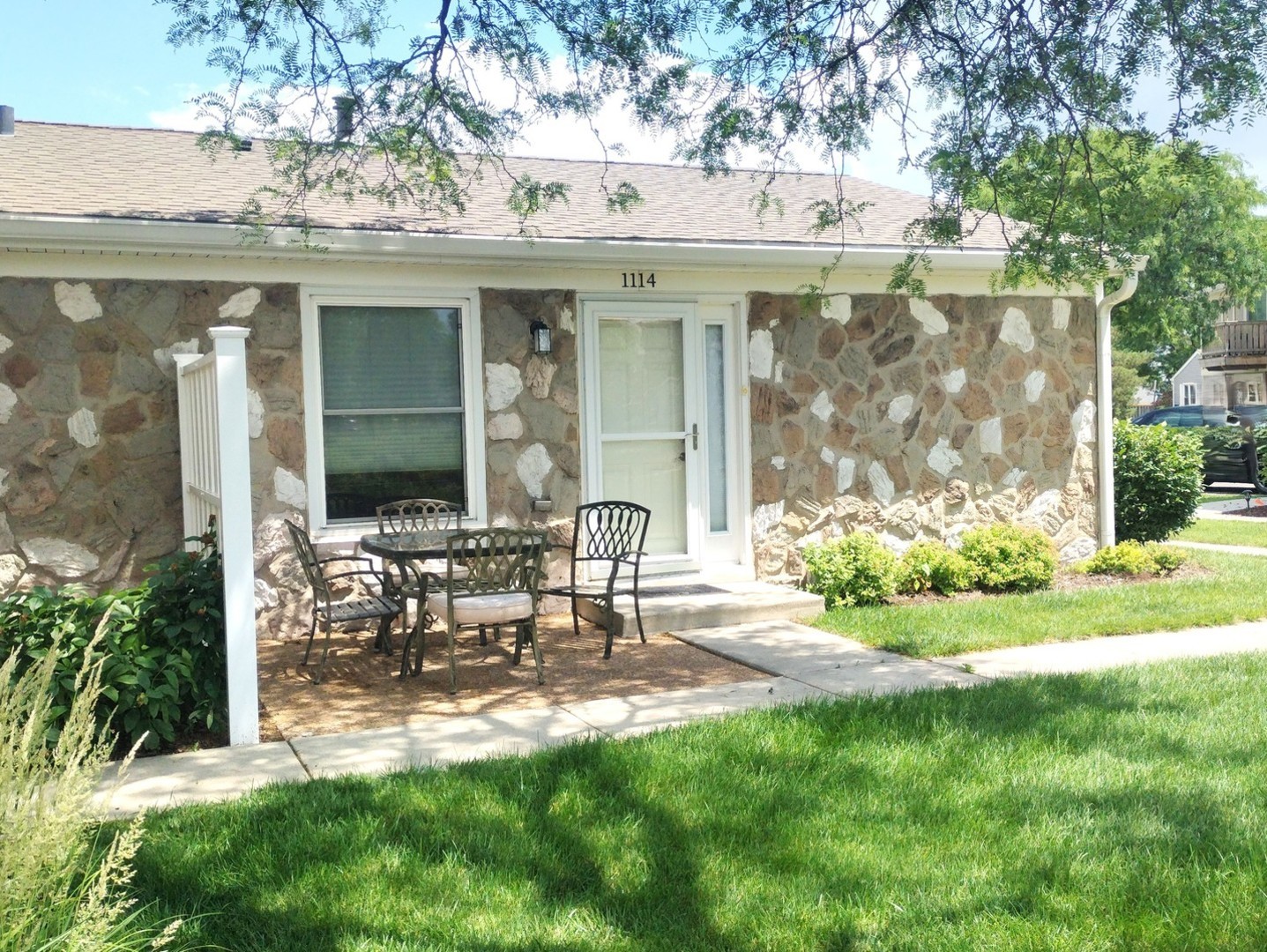 1114 Hampton Harbor, Schaumburg IL 60193