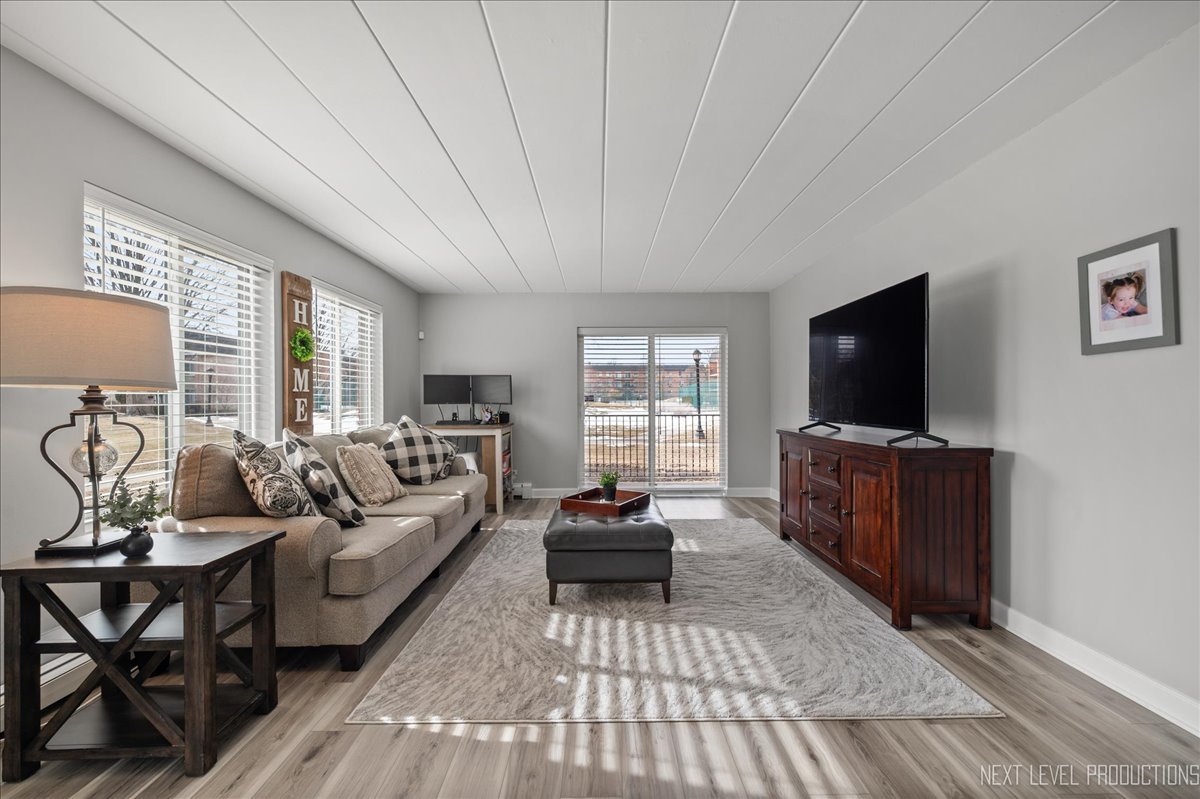 1052 N Mill Street Unit 111, Naperville IL 60563