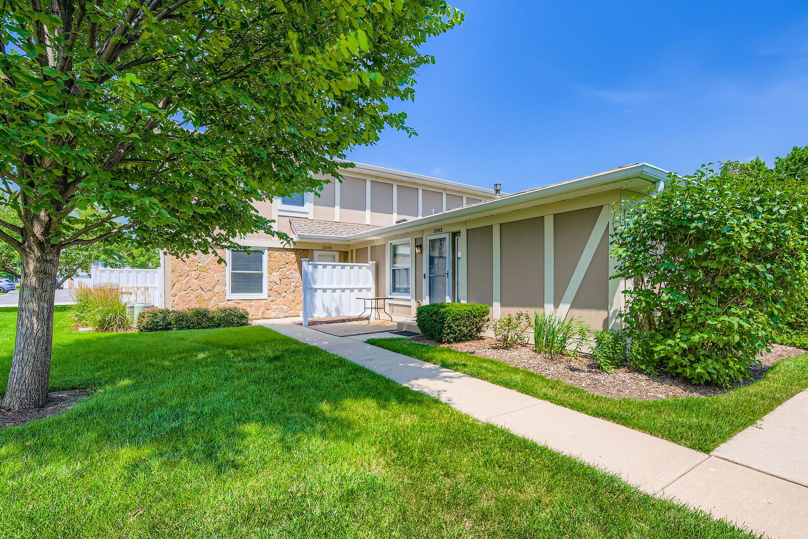 1045 Hampton Harbor Unit 1045, Schaumburg IL 60193