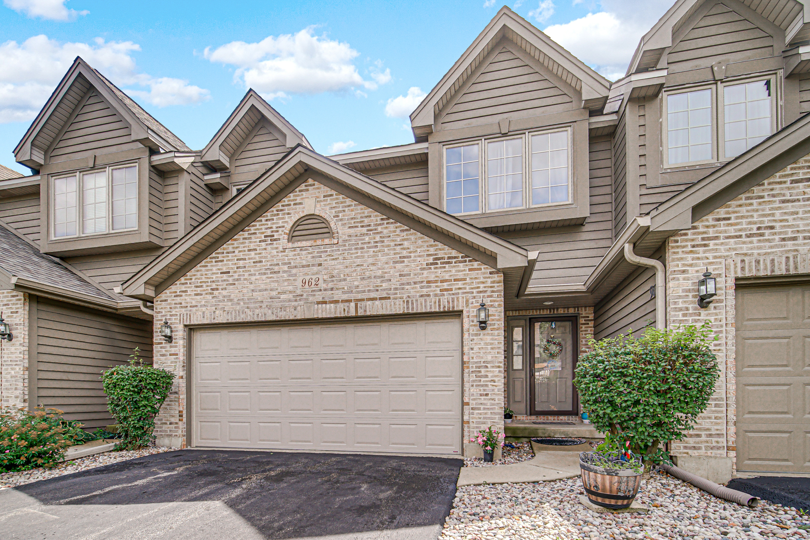 962 Ascot Drive, Elgin IL 60123
