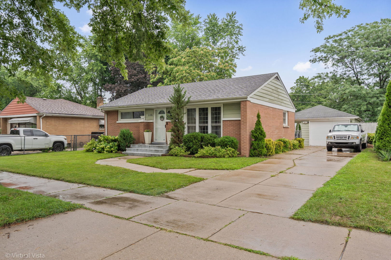 1181 Hiawatha Drive, Elgin IL 60120