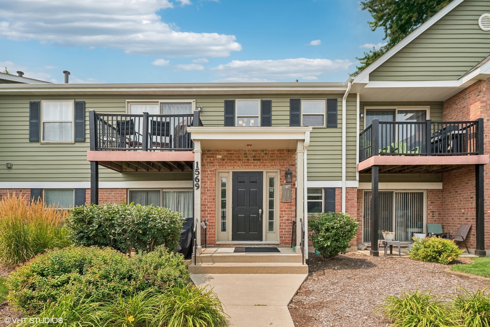 1569 Raymond Drive Unit 201, Naperville IL 60563