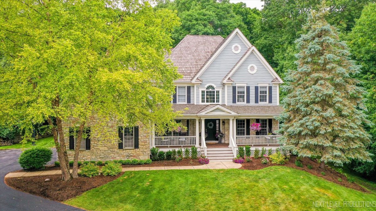 25660 N Countryside Drive, Lake Barrington IL 60010