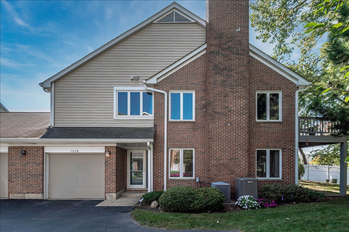 1510 N KENDAL Court, Arlington Heights IL 60004