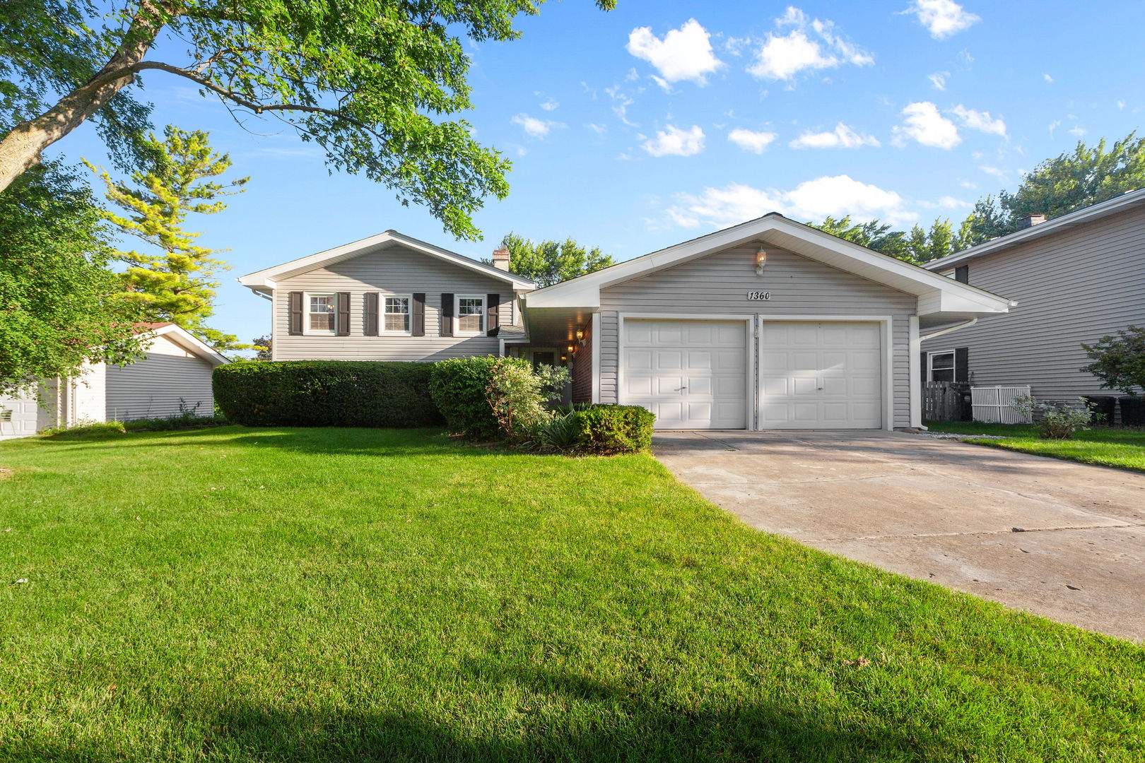 1360 Mayfield Lane, Hoffman Estates IL 60169