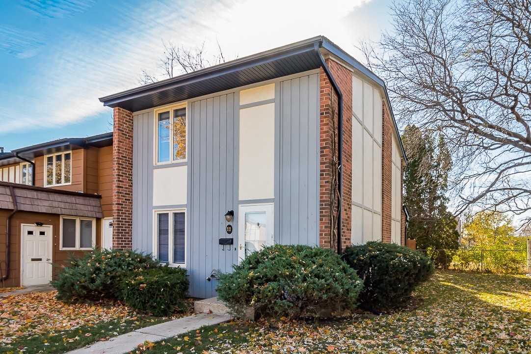 11 Cypress Square, Elgin IL 60123