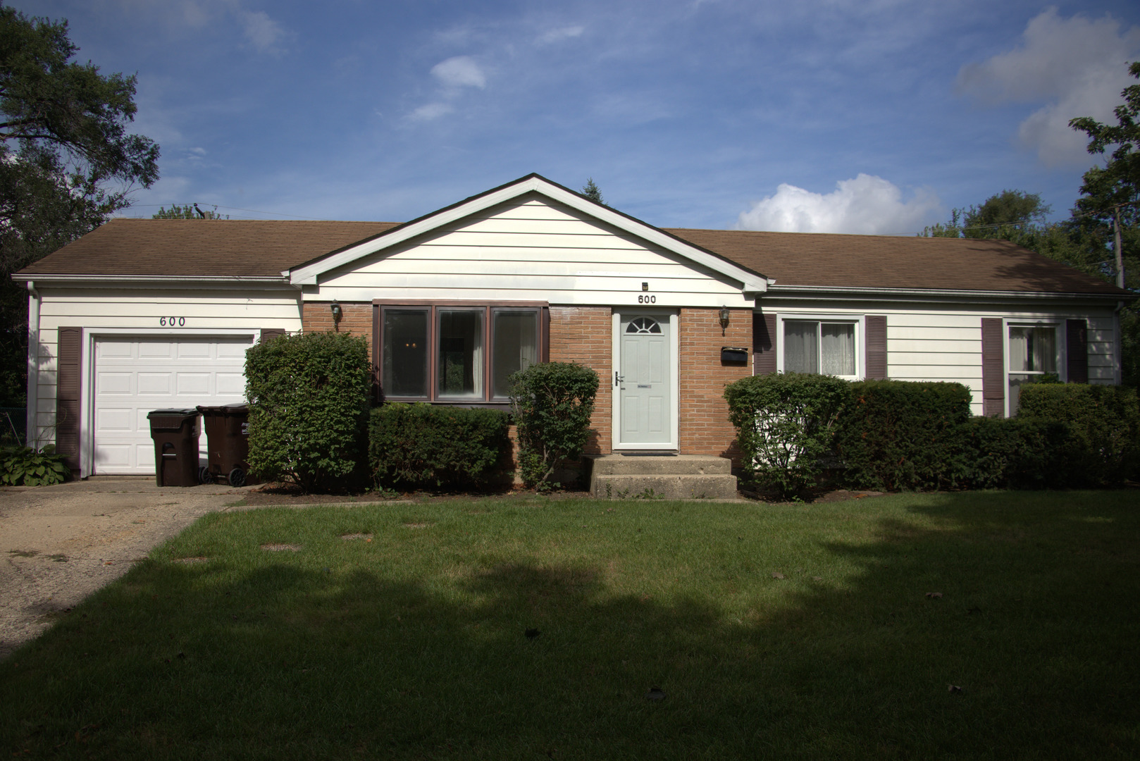 600 Sussex Lane, Crystal Lake IL 60014