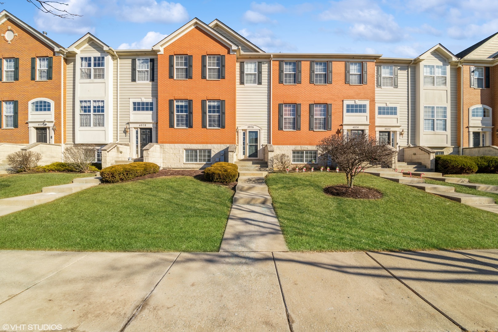 4076 Pompton Avenue, Elgin IL 60124