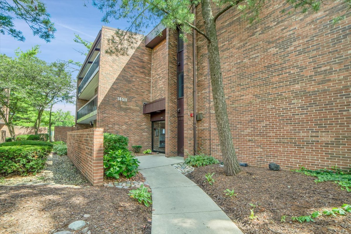 14511 Central Court Unit M2, Oak Forest IL 60452