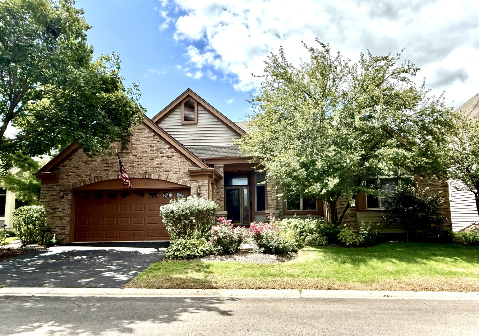 4 Greenbrier Court, Lake In The Hills IL 60156