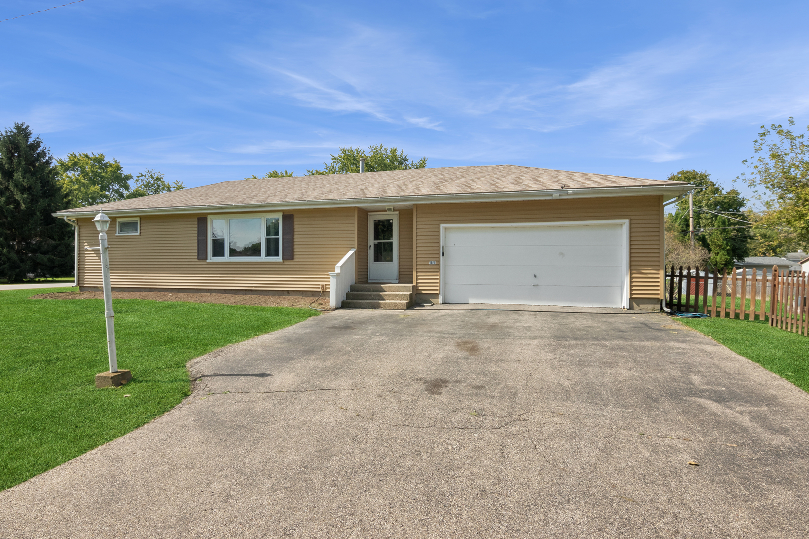 1807 Beach Road, Mchenry IL 60050