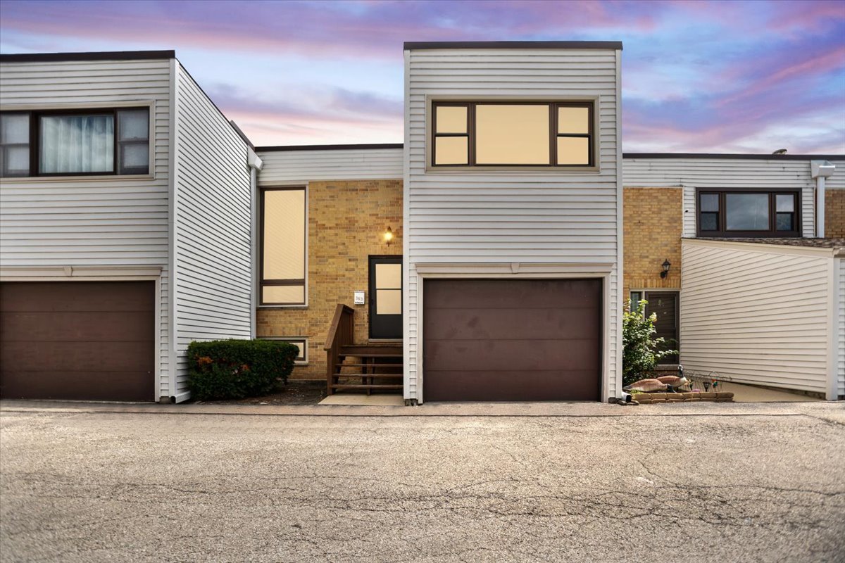 363 Oaktree Court, Hoffman Estates IL 60169