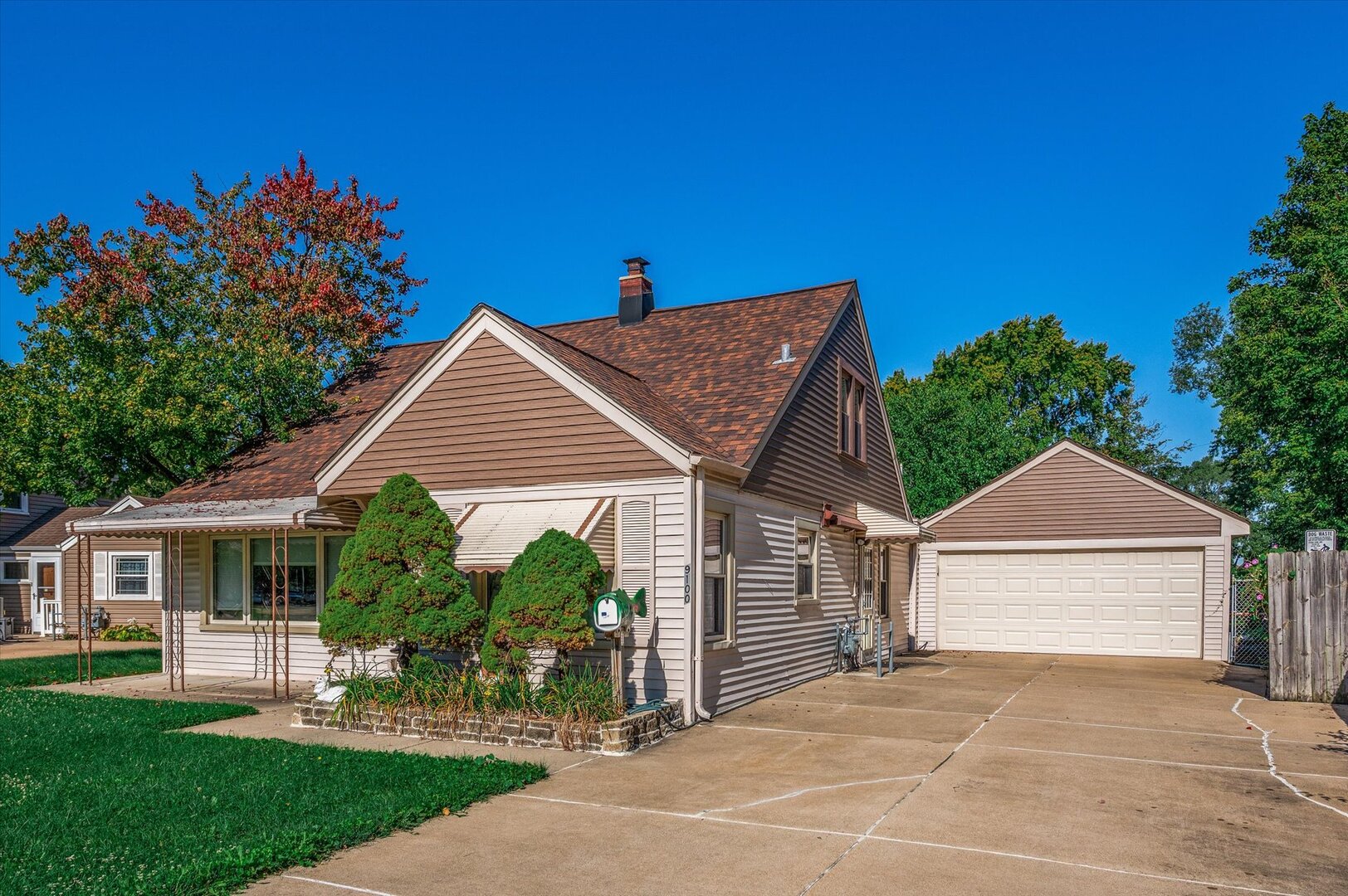 9100 Lynwood Drive, Oak Lawn IL 60453