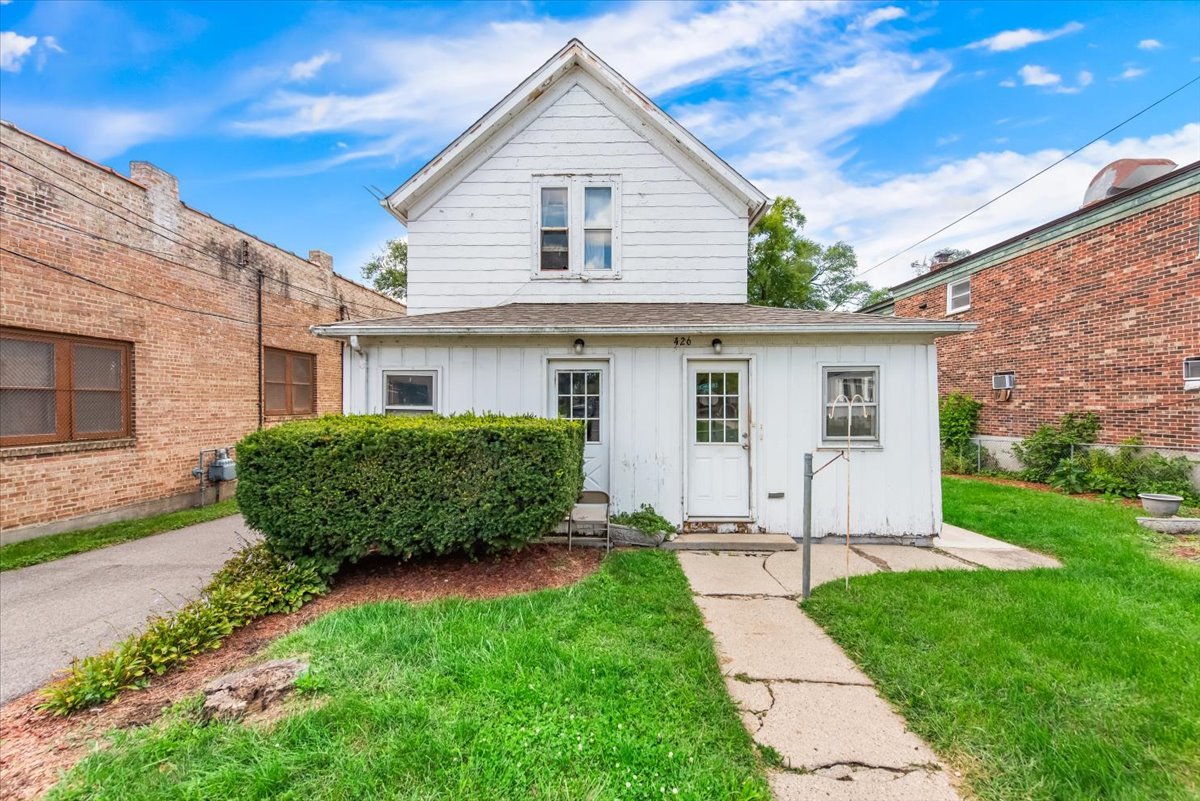 426 N Grove Avenue, Elgin IL 60120