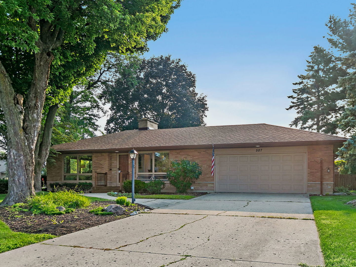 587 N Clifton Avenue, Elgin IL 60123