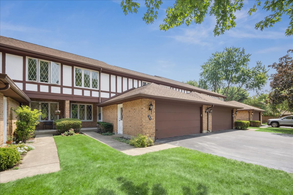 567 Cress Creek Lane, Crystal Lake IL 60014