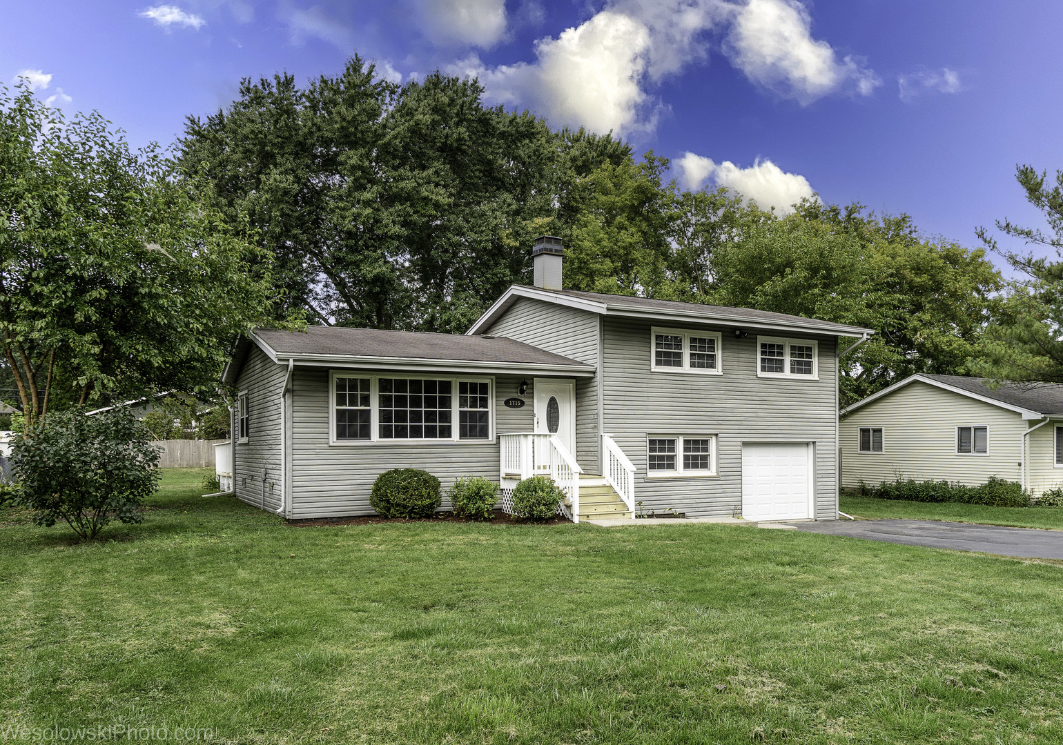 1715 FLOWER Street, Mchenry IL 60050
