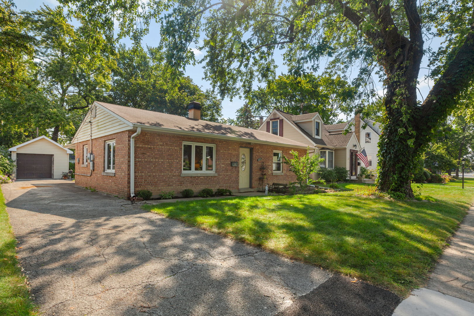 827 N Walnut Avenue, Arlington Heights IL 60004