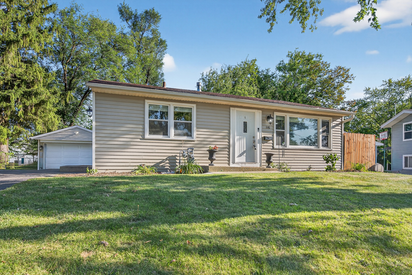 116 Ensenada Court, Carpentersville IL 60110
