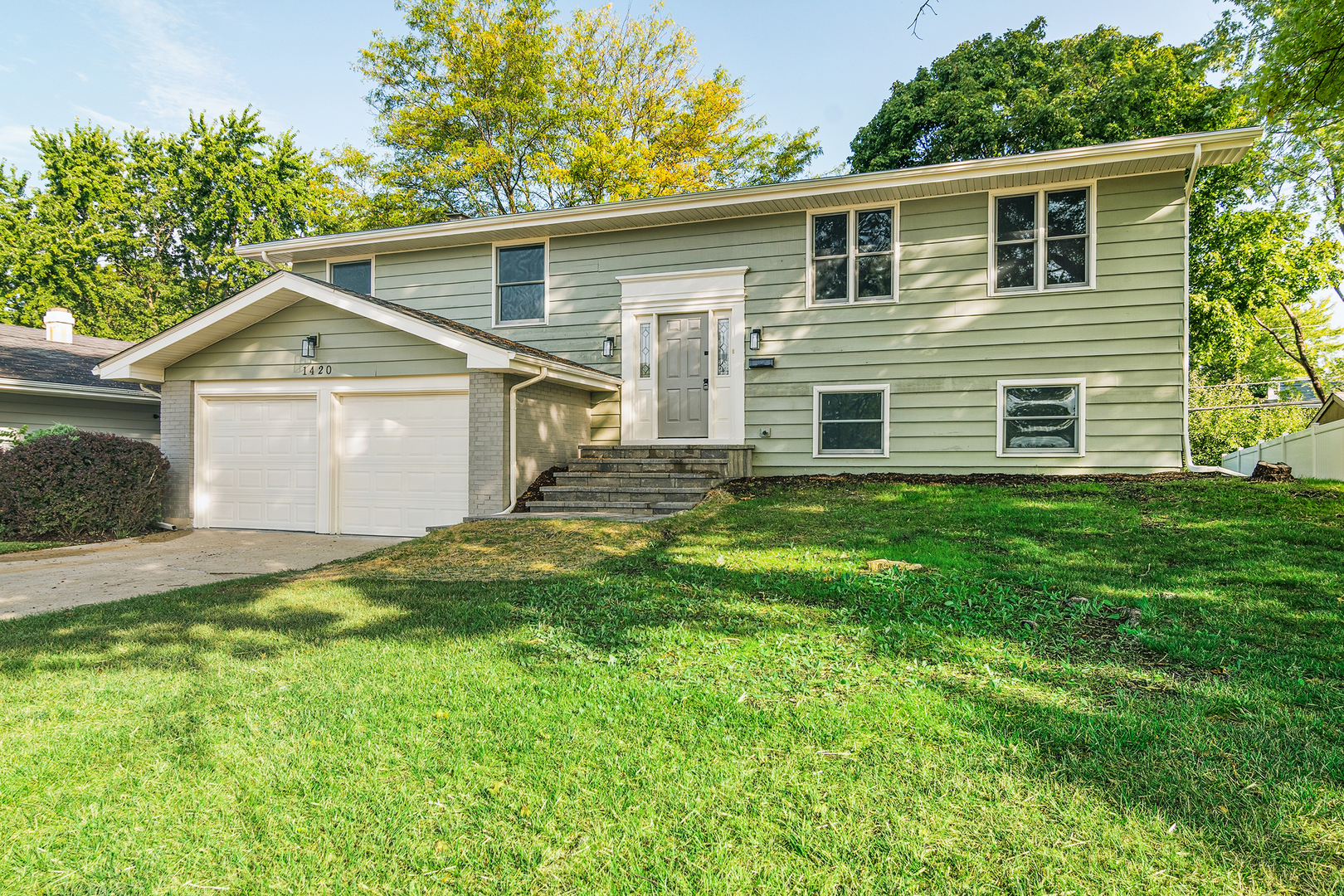 1420 Hassell Road, Hoffman Estates IL 60169