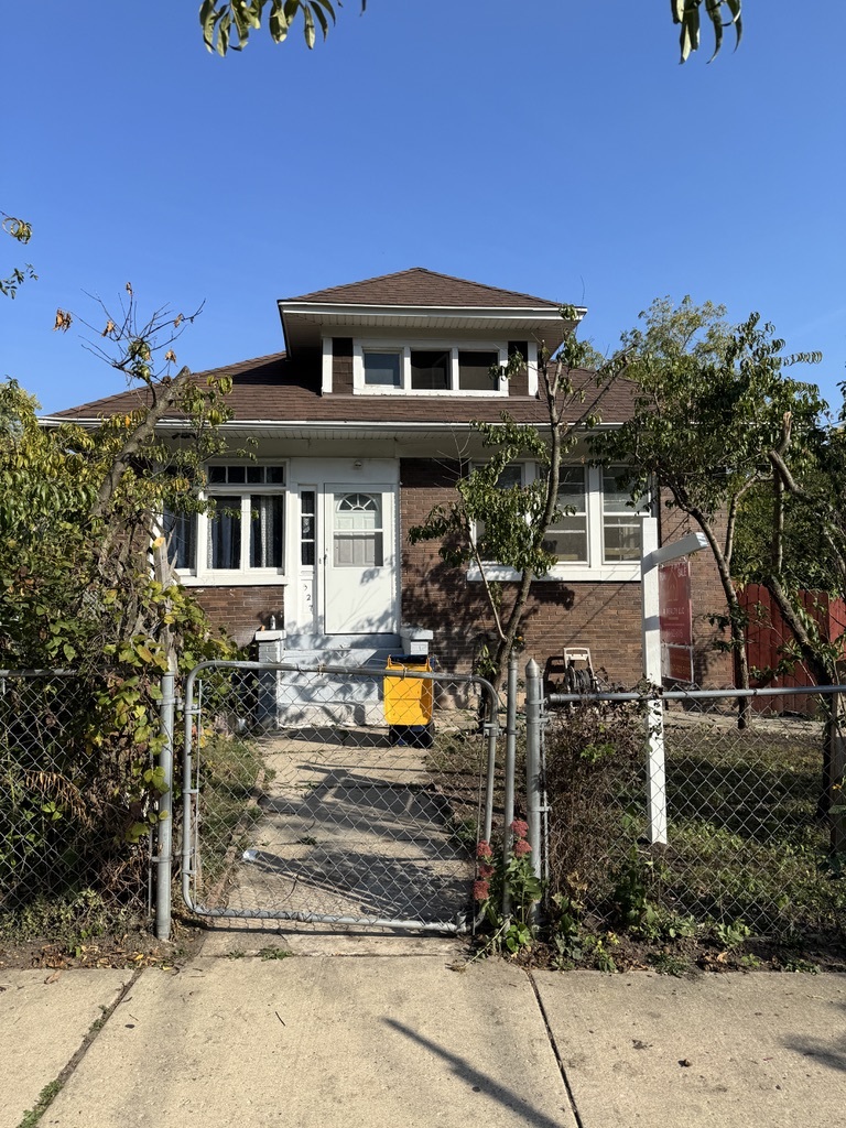 527 Ashland Avenue, Elgin IL 60123