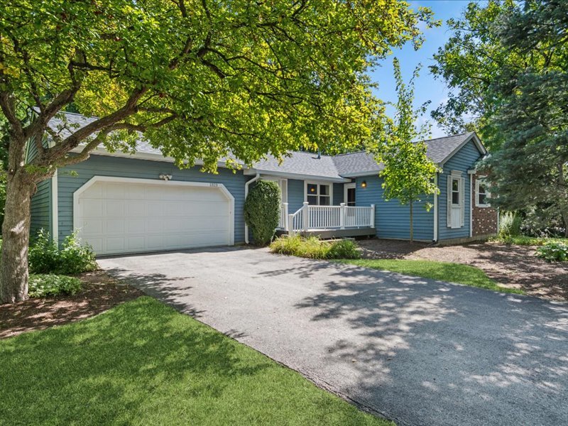 1323 Auburn Avenue, Naperville IL 60565