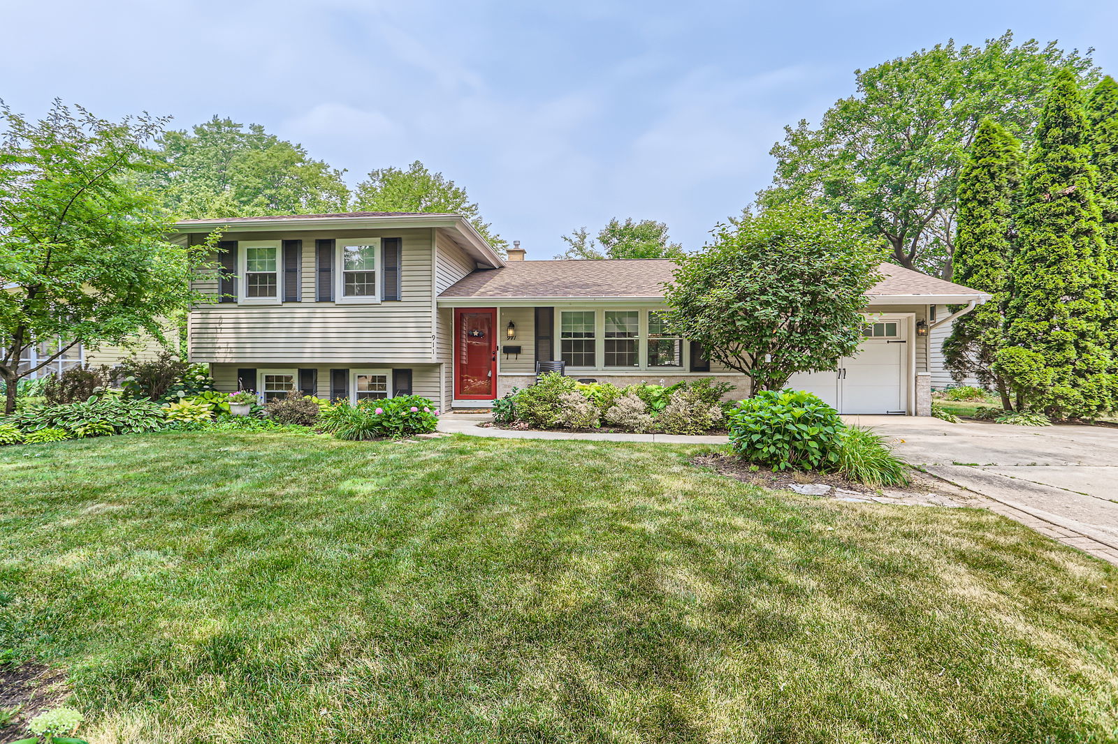 911 Lilac Lane, Naperville IL 60540